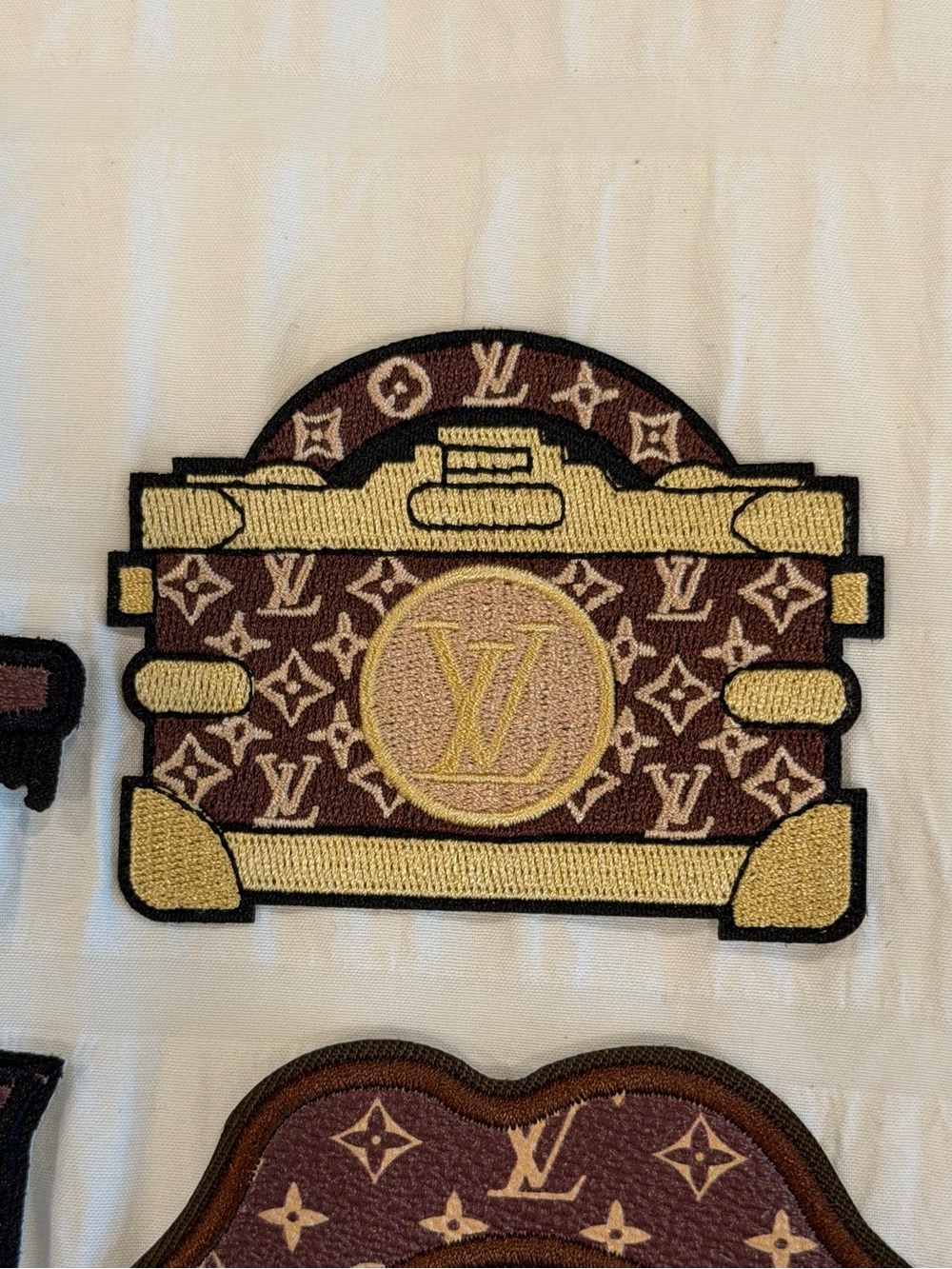 Iron on patches (3) - Picture 4 of 4